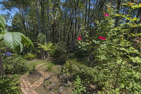 Photo of property in 69 Pupuke Road, Birkenhead, Auckland, 0627