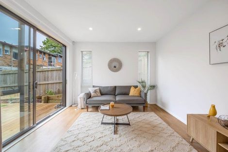 Photo of property in 4c Halberg Street, Glenfield, Auckland, 0629