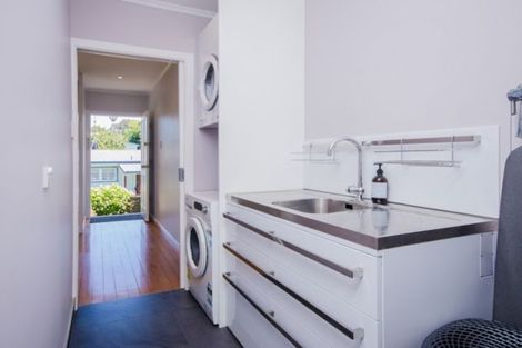 Photo of property in 3 Thuja Street, Green Bay, Auckland, 0604