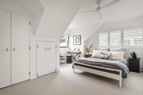 Photo of property in 33 Craig Road, Milford, Auckland, 0620