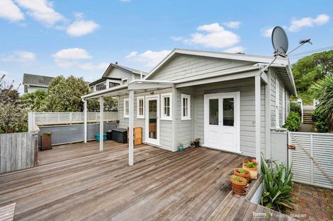 Photo of property in 3 Waikato Street, Island Bay, Wellington, 6023