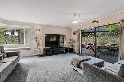 Photo of property in 1688 South Head Road, South Head, Helensville, 0874