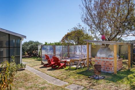 Photo of property in 15 Ferry Street, Foxton Beach, Foxton, 4815