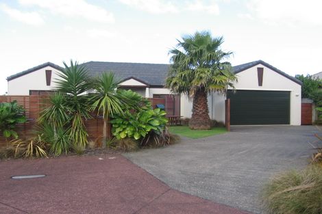 Photo of property in 13 Connemara Court, West Harbour, Auckland, 0618