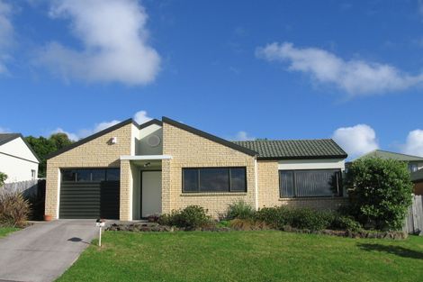 Photo of property in 8 Blueridge Close, Sunnyvale, Auckland, 0612