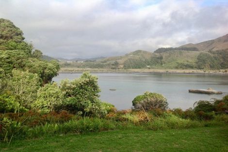 Photo of property in 1 Beach Road, Mokau, 4376