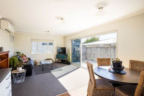 Photo of property in 44 Belt Road, Moturoa, New Plymouth, 4310