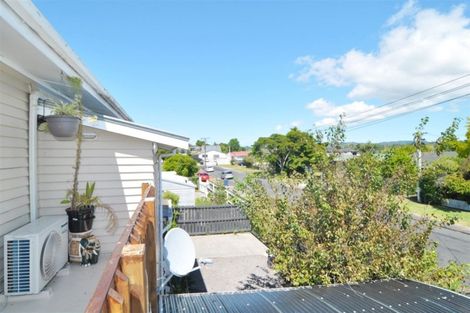 Photo of property in 2a Bamboo Grove, Kelston, Auckland, 0602