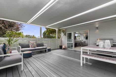 Photo of property in 22 Ashcroft Avenue, Mangere Bridge, Auckland, 2022