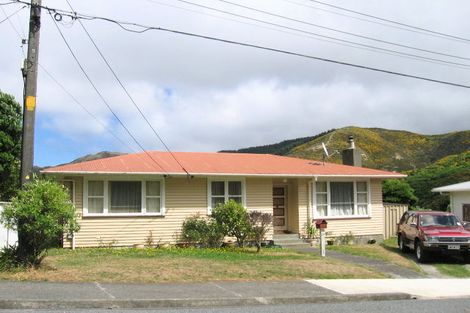 Photo of property in 13 Vancouver Street, Kingston, Wellington, 6021
