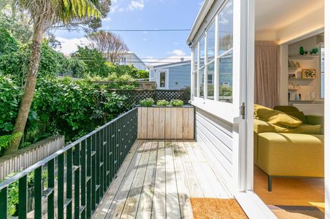 Photo of property in 10 Carrington Street, Mount Cook, Wellington, 6021