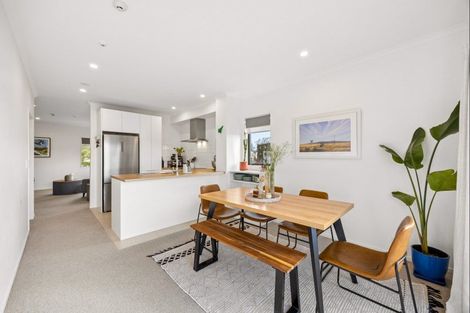 Photo of property in 2 Kaokao Lane, Mangere, Auckland, 2022