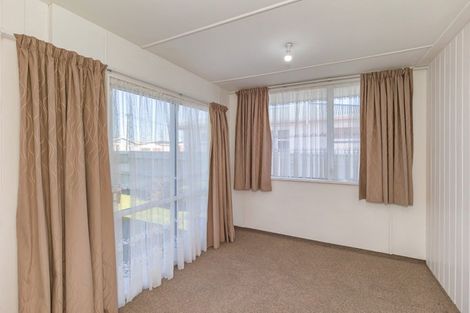 Photo of property in 39 Karaka Crescent, Levin, 5510
