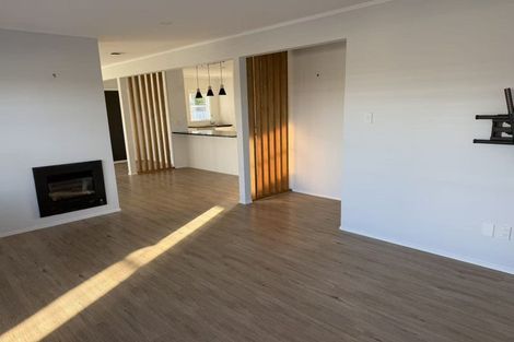 Photo of property in 19 Raleigh Road, Northcote, Auckland, 0627