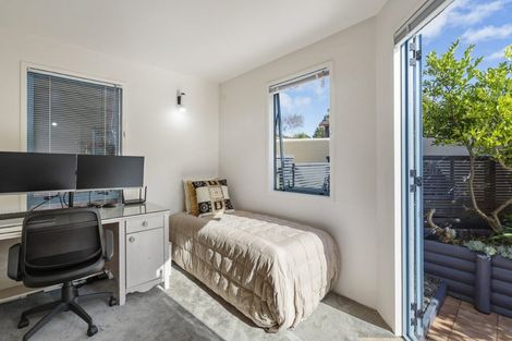 Photo of property in 11 Wilmington Place, Forrest Hill, Auckland, 0620