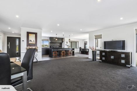 Photo of property in 8 Margot Lane, Mount Pleasant, Christchurch, 8081