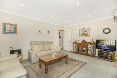 Photo of property in 70 Lothian Brae, Wattle Downs, Auckland, 2103