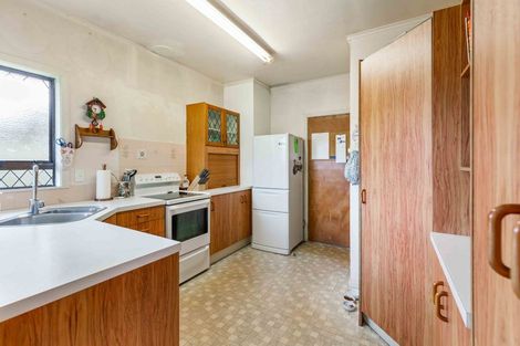 Photo of property in 35 Yeovil Road, Te Atatu Peninsula, Auckland, 0610