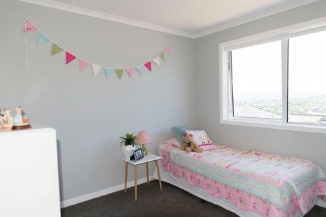 Photo of property in 8 Roundhouse Close, Whitby, Porirua, 5024