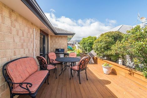 Photo of property in 31 Holcombe Drive, Paraparaumu, 5032