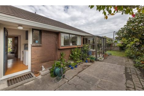 Photo of property in 1/124 Hamilton Avenue, Ilam, Christchurch, 8041