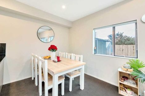 Photo of property in 10/45a Swanson Road, Henderson, Auckland, 0610