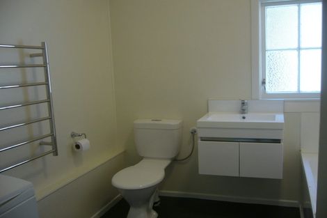 Photo of property in 37 Mckinley Crescent, Brooklyn, Wellington, 6021