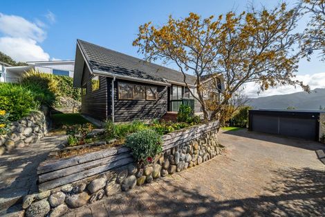 Photo of property in 4 Raynham Way, Silverstream, Upper Hutt, 5019