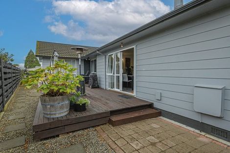 Photo of property in 20 Motuoapa Place, Kelvin Grove, Palmerston North, 4414