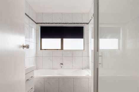 Photo of property in 52 Pemberton Avenue, Bayview, Auckland, 0629