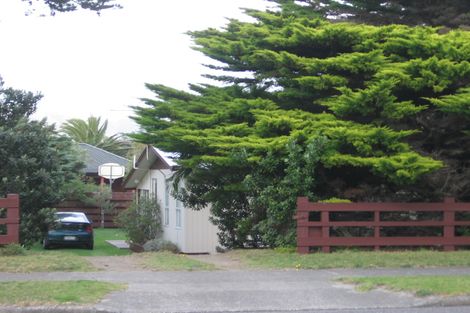 Photo of property in 112 Tutere Street, Waikanae Beach, Waikanae, 5036
