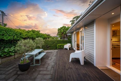 Photo of property in 17 Poto Street, Te Atatu South, Auckland, 0610