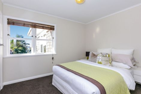 Photo of property in 31 Royal View Road, Te Atatu South, Auckland, 0610