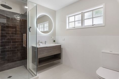 Photo of property in 105 Browns Bay Road, Browns Bay, Auckland, 0630