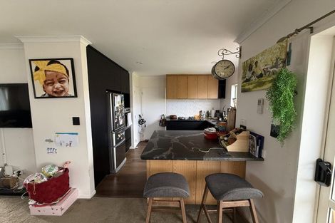 Photo of property in 11 Charta Place, Sunnyvale, Auckland, 0612