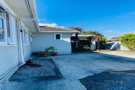 Photo of property in 122 Mahia Road, Wattle Downs, Auckland, 2103