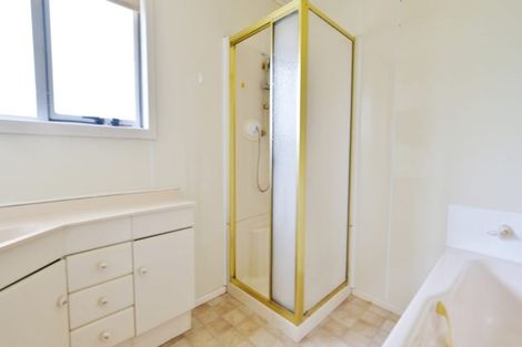 Photo of property in 26 Kirrie Avenue, Te Atatu South, Auckland, 0610