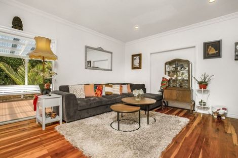 Photo of property in 70 Grande Vue Road, Hillpark, Auckland, 2102