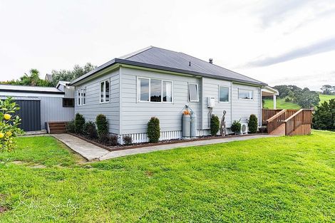 Photo of property in 17 Hook Road, Paparoa, 0571
