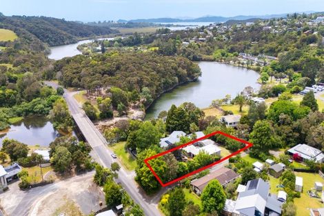 Photo of property in 37 Haruru Falls Road, Haruru, 0204