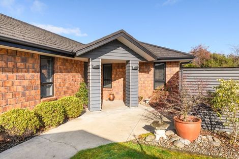 Photo of property in 44 Chestnut Close, Kelvin Grove, Palmerston North, 4414