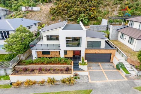 Photo of property in 93 Cedar Street, Maungaraki, Lower Hutt, 5010