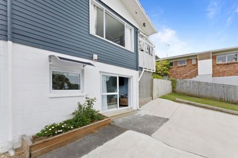 Photo of property in 52 Ayton Drive, Totara Vale, Auckland, 0629