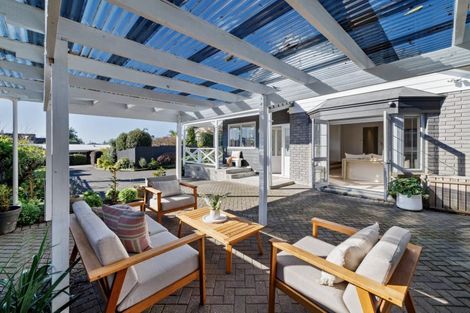 Photo of property in 384b Devonport Road, Tauranga South, Tauranga, 3112