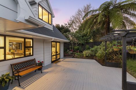 Photo of property in 50 Winara Avenue, Waikanae, 5036