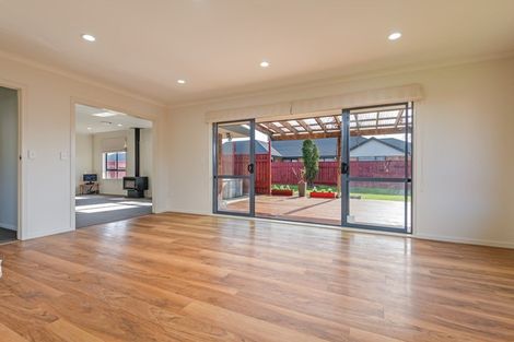 Photo of property in 8 Sorrento Place, Kelvin Grove, Palmerston North, 4414