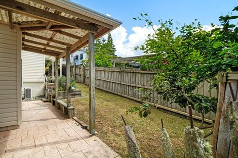 Photo of property in 2/62 Target Road, Totara Vale, Auckland, 0629