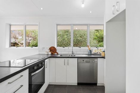 Photo of property in 1 Phillip Parade, Forrest Hill, Auckland, 0620