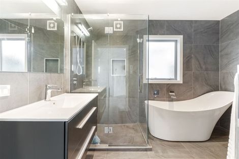 Photo of property in 29a Peter Terrace, Castor Bay, Auckland, 0620