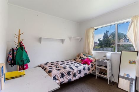 Photo of property in 20 Woodhouse Place, West Harbour, Auckland, 0618